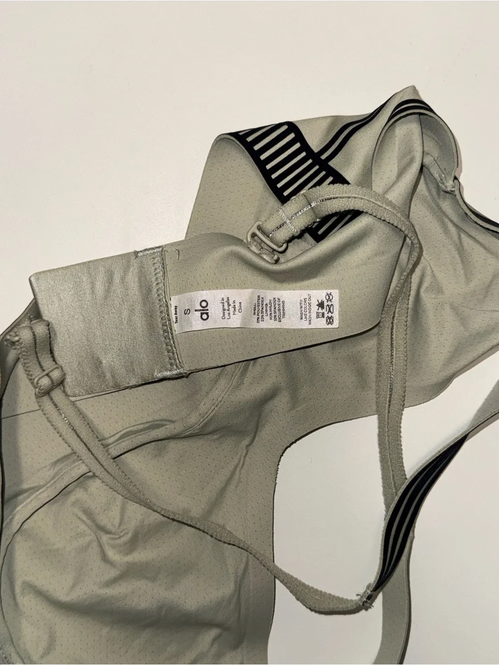 ALO Yoga SET High-Waist 7/8 Legging in Sage with Contrast Trim and matching bra